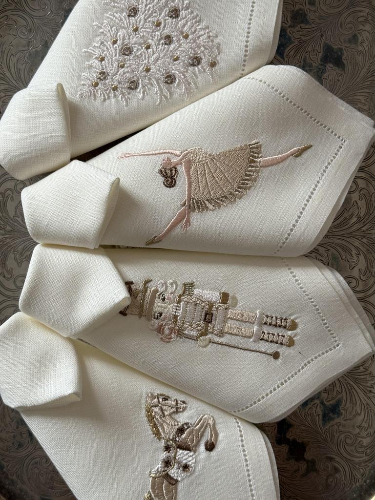 Комплект салфеток «Щелкунчик», бежево-золотая гамма, без коробки