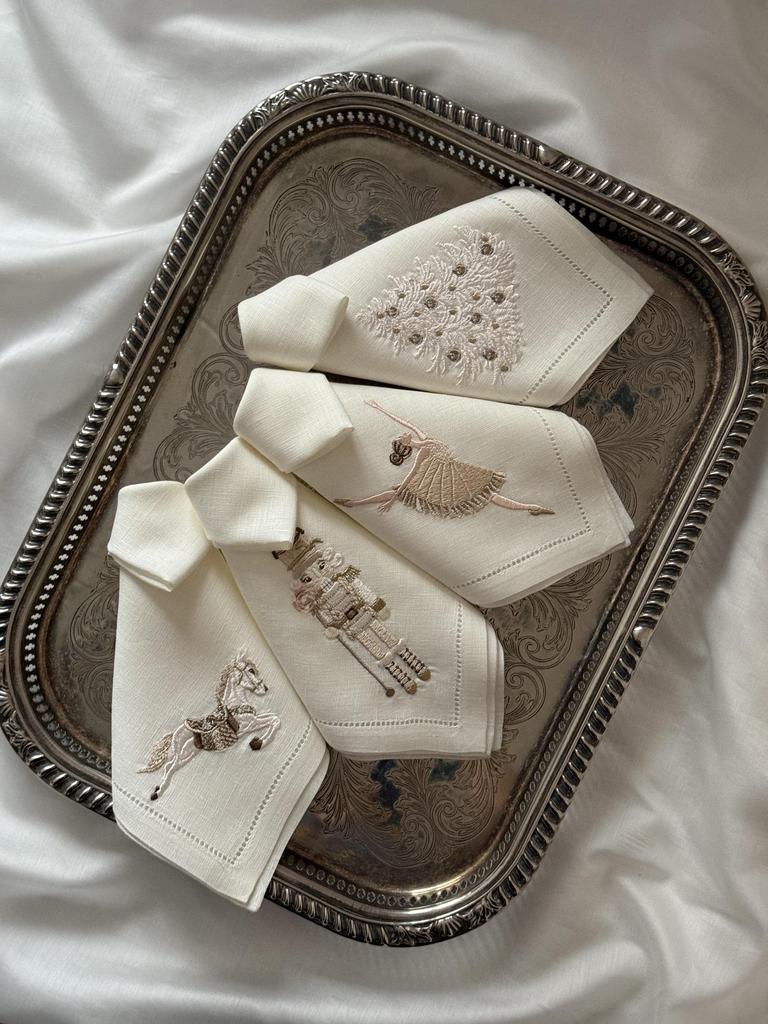 Комплект салфеток «Щелкунчик», бежево-золотая гамма, с коробкой