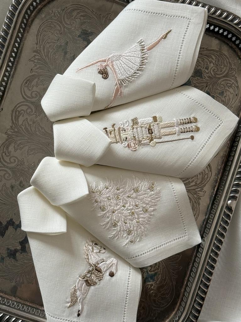 Комплект салфеток «Щелкунчик», бежево-золотая гамма, с коробкой