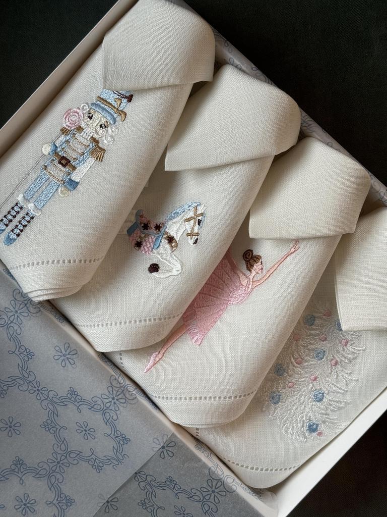 Комплект салфеток «Щелкунчик», нежная гамма, Щелкунчик в голубом костюме, в коробке