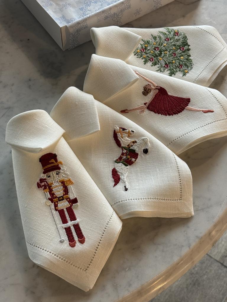 Комплект салфеток «Щелкунчик», красно-зелёная гамма, без коробки