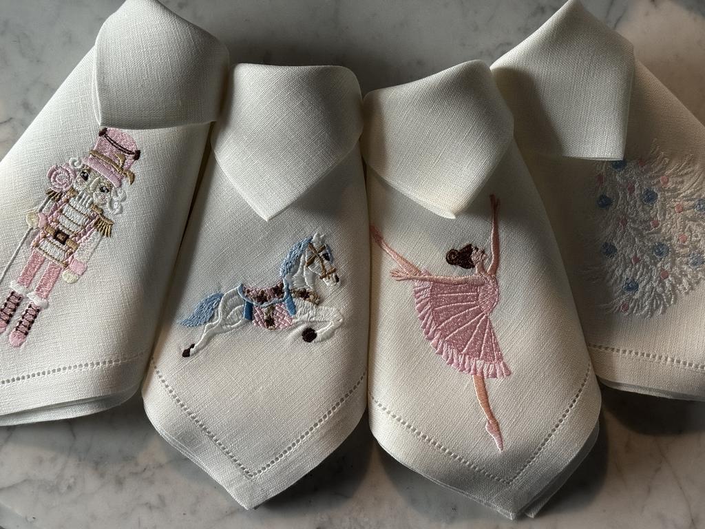 Комплект салфеток «Щелкунчик», нежная гамма, Щелкунчик в розовом костюме, без коробки