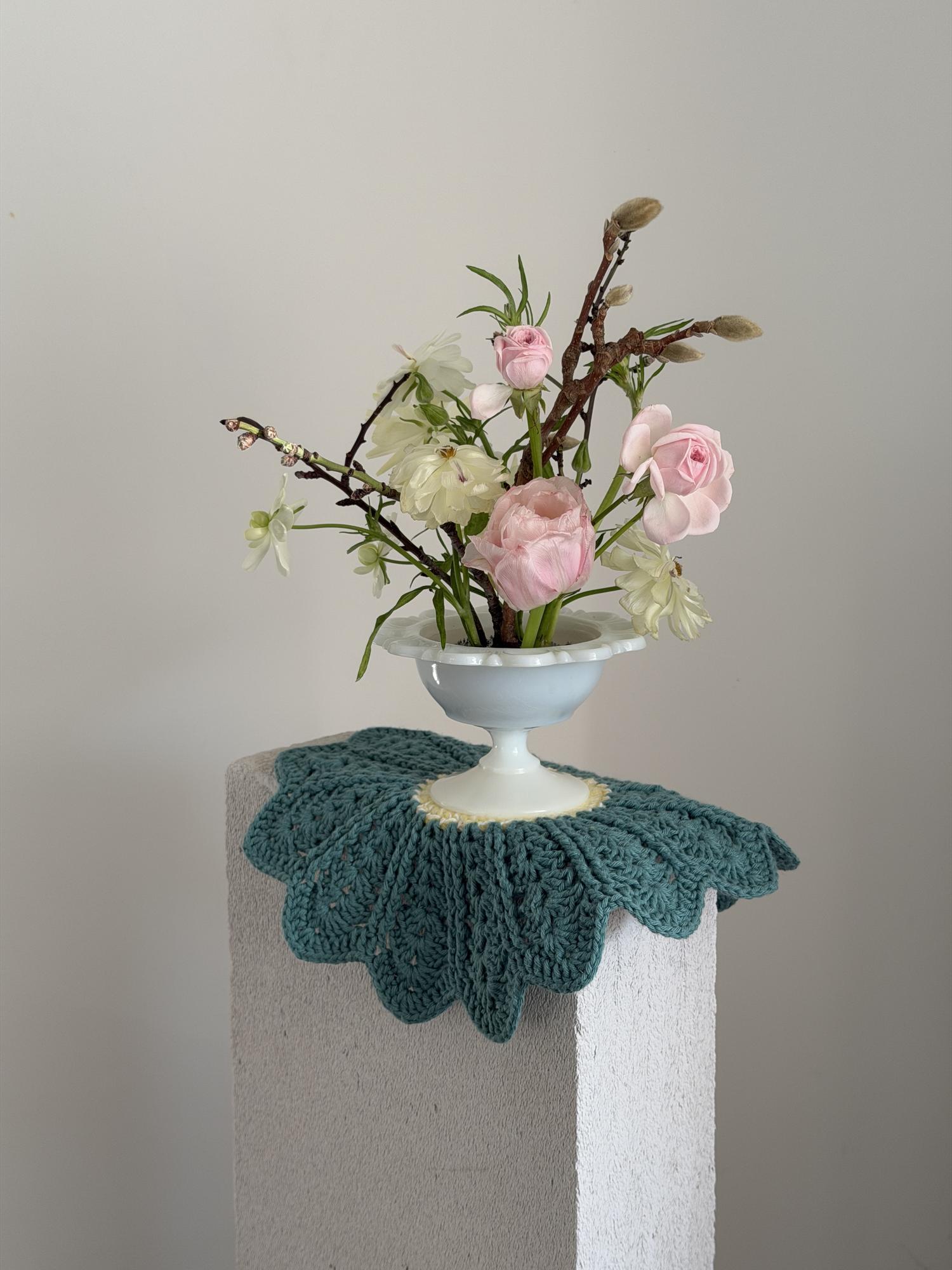 Костер вязаный "Цветок", изумрудный