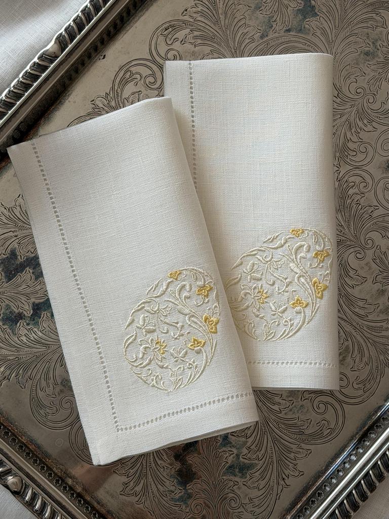 Салфетка с пасхальным яйцом по диагонали, жёлтое