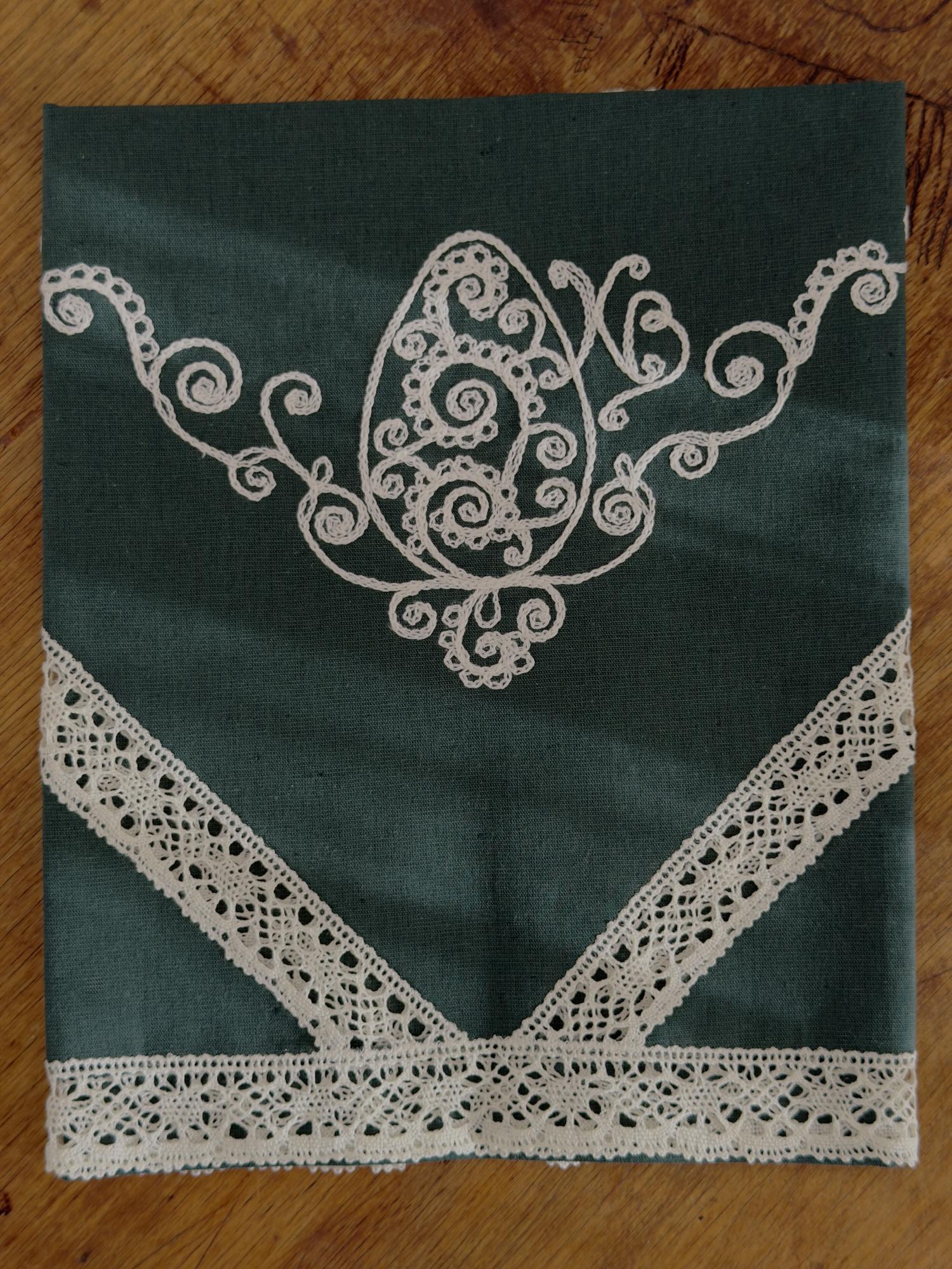 Дорожка с кружевом, изумрудная