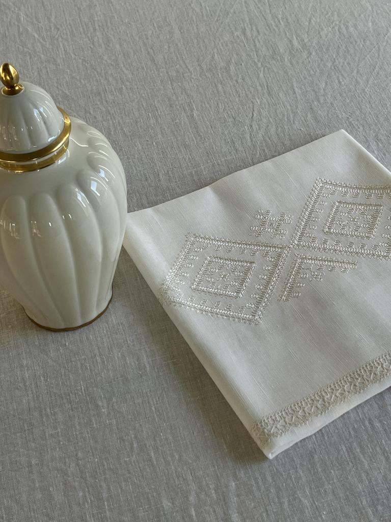 Дорожка с кружевом, молочно-бежевая