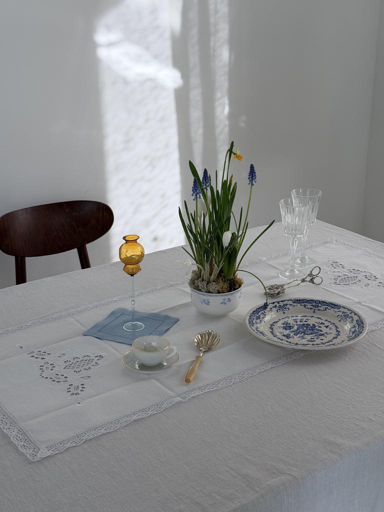 Дорожка с ришелье, молочно-белая