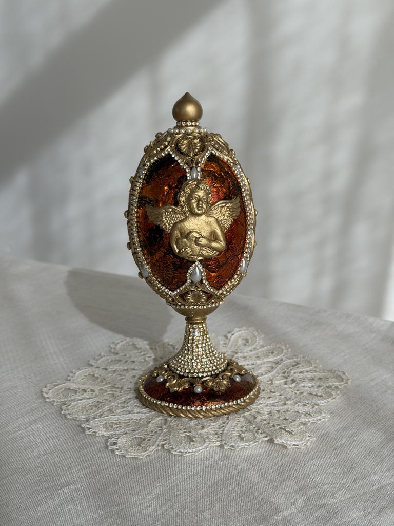 Яйцо на подставке под янтарь №1