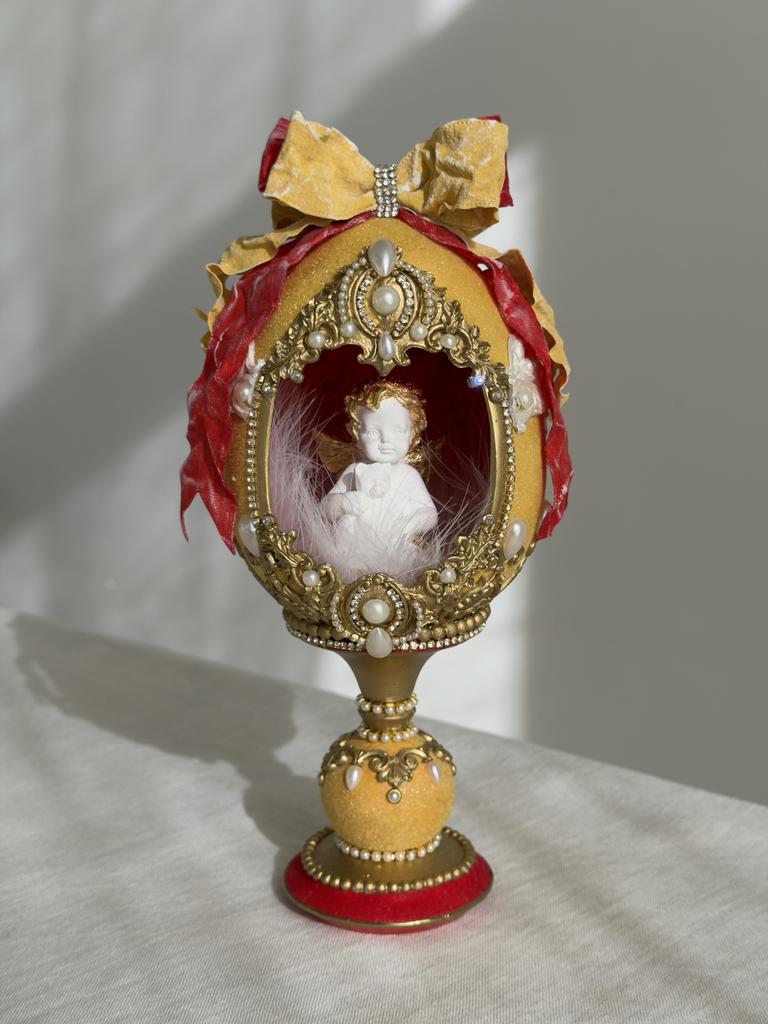 Яйцо большое с ангелом, красно-оранжевое