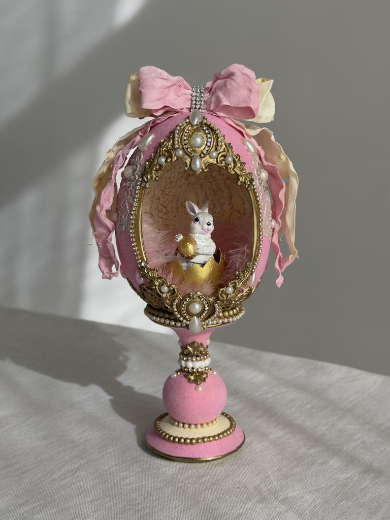 Яйцо большое с кроликом, розовое