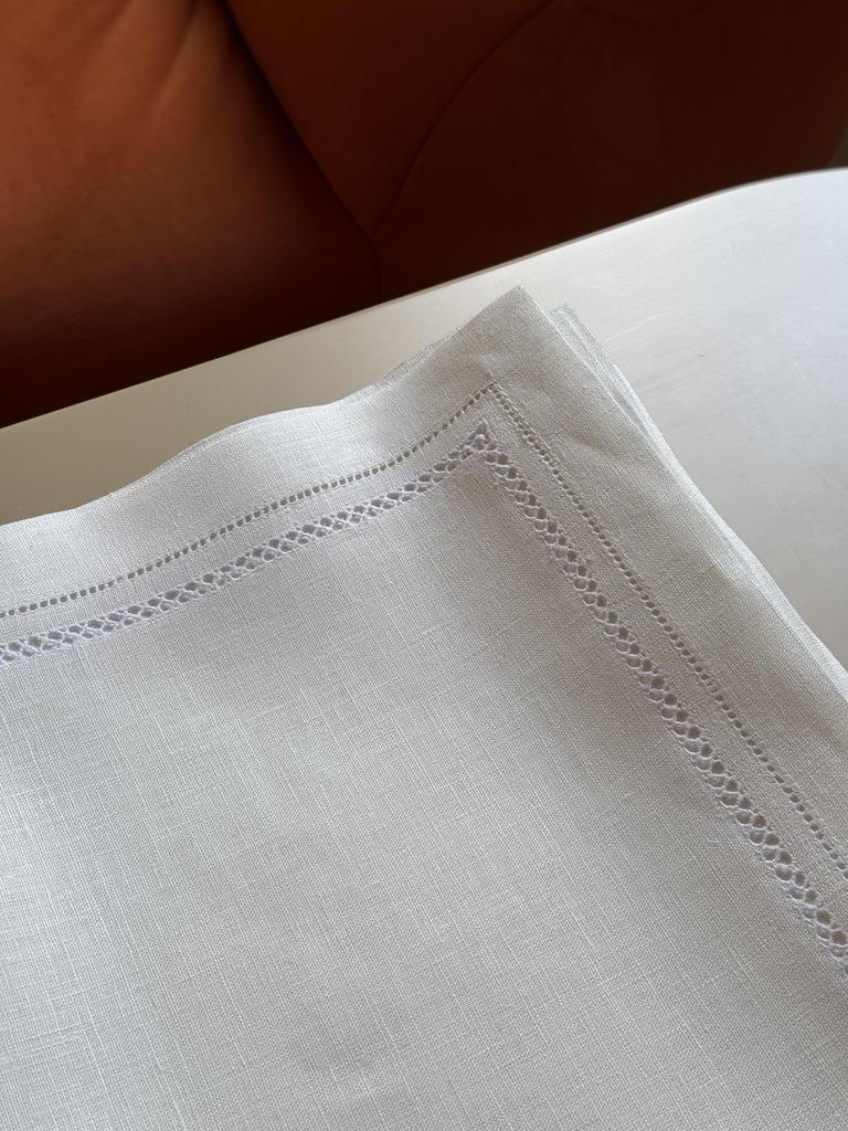 Скатерть с двойной мережкой 140*140 см