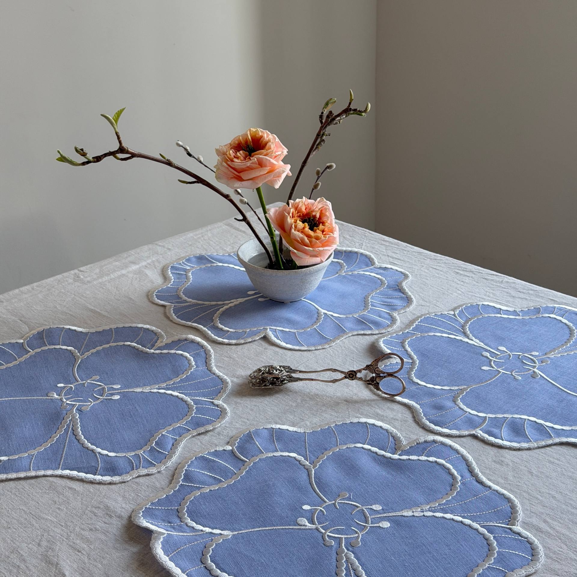 Подтарельник цветочный, фиалковый