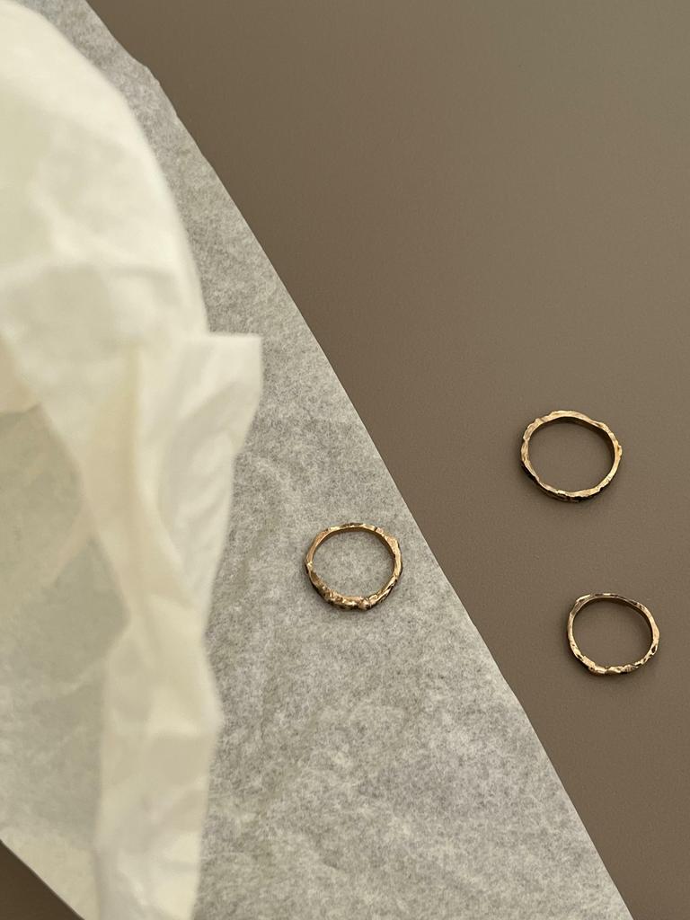 Тонкое текстурное кольцо из бронзы