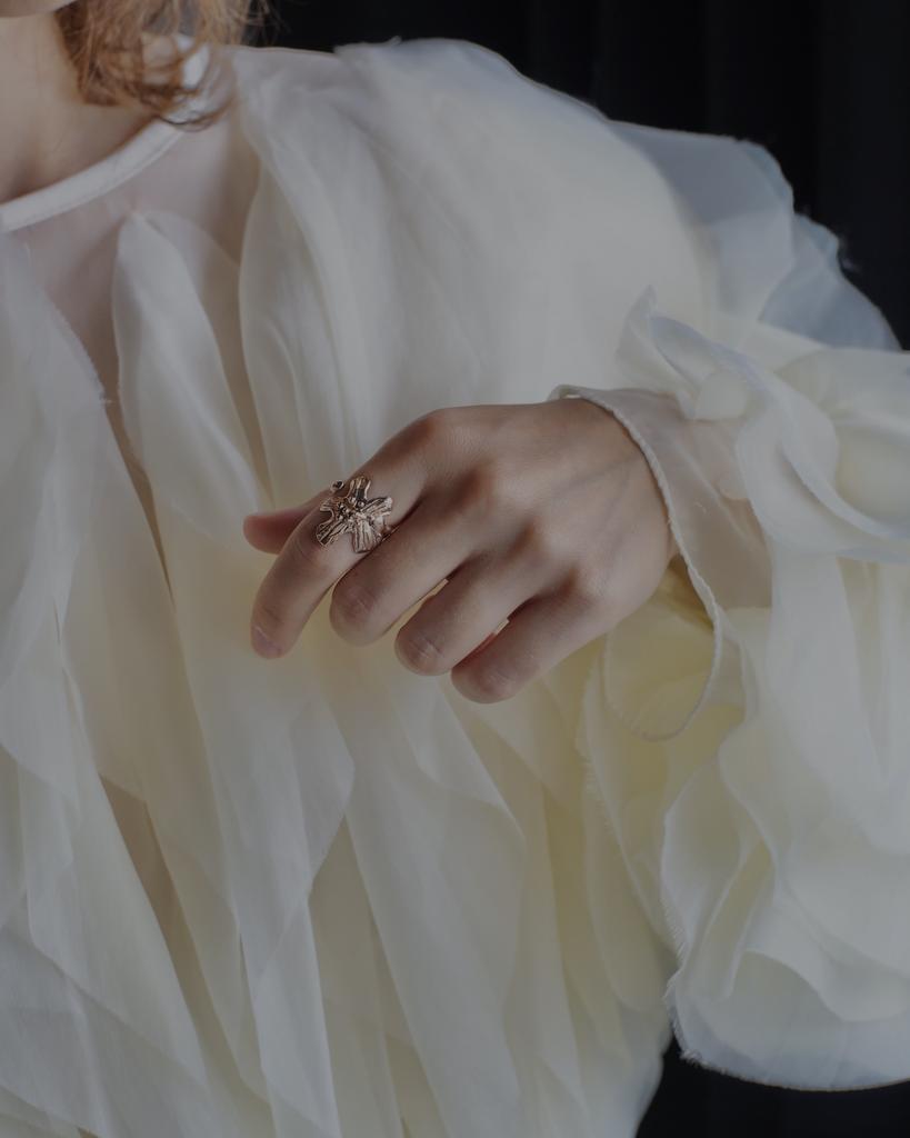 Кольцо цветочек разомкнутое бронза