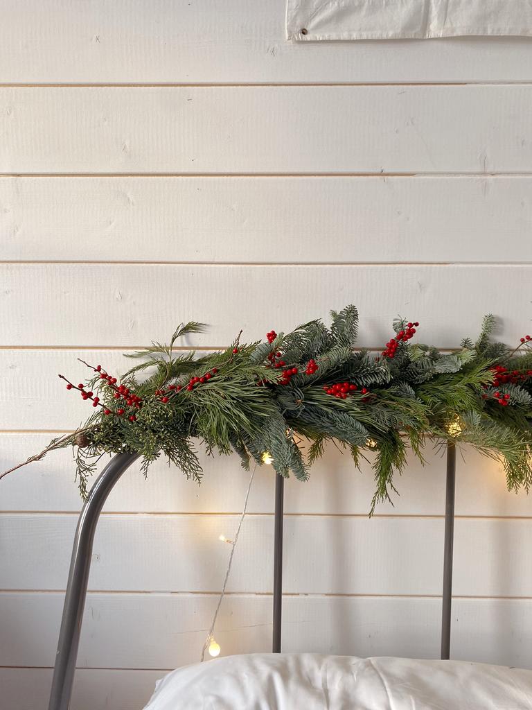 Гирлянда с остролистом