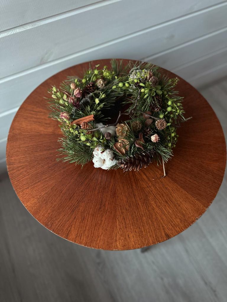 Венок с пряностями и цветами