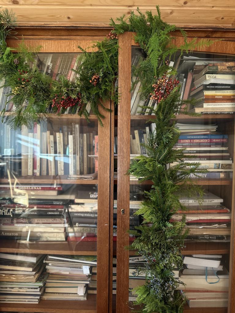 Изящная хвойная гирлянда