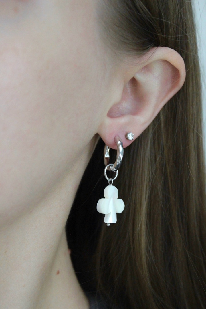 подвеска - трефы из белого перламутра