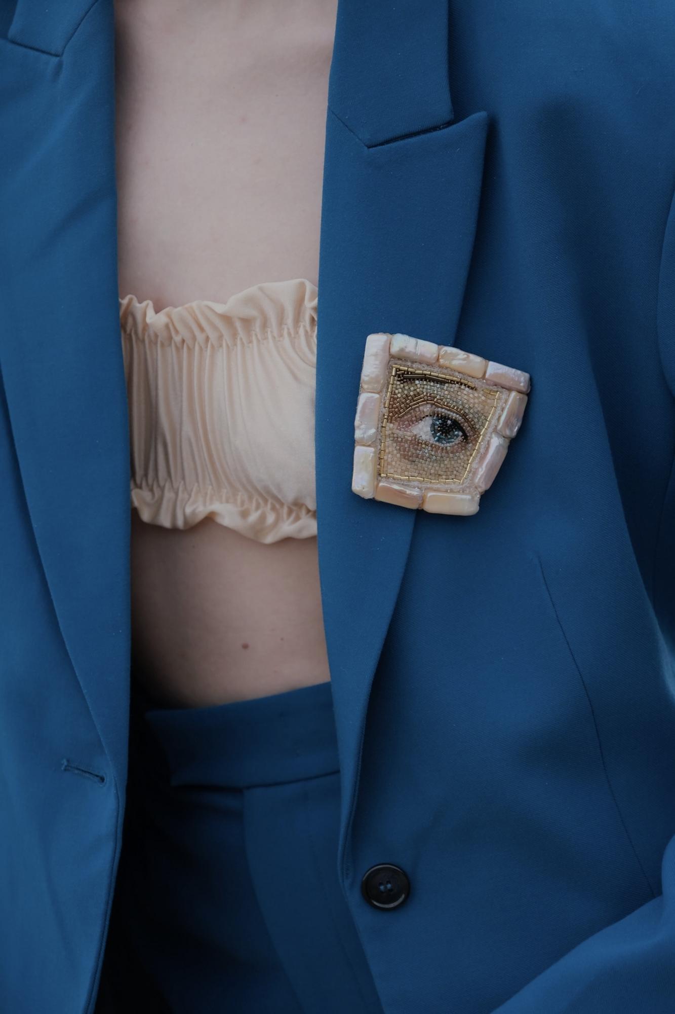 брошь "Rococo eye"