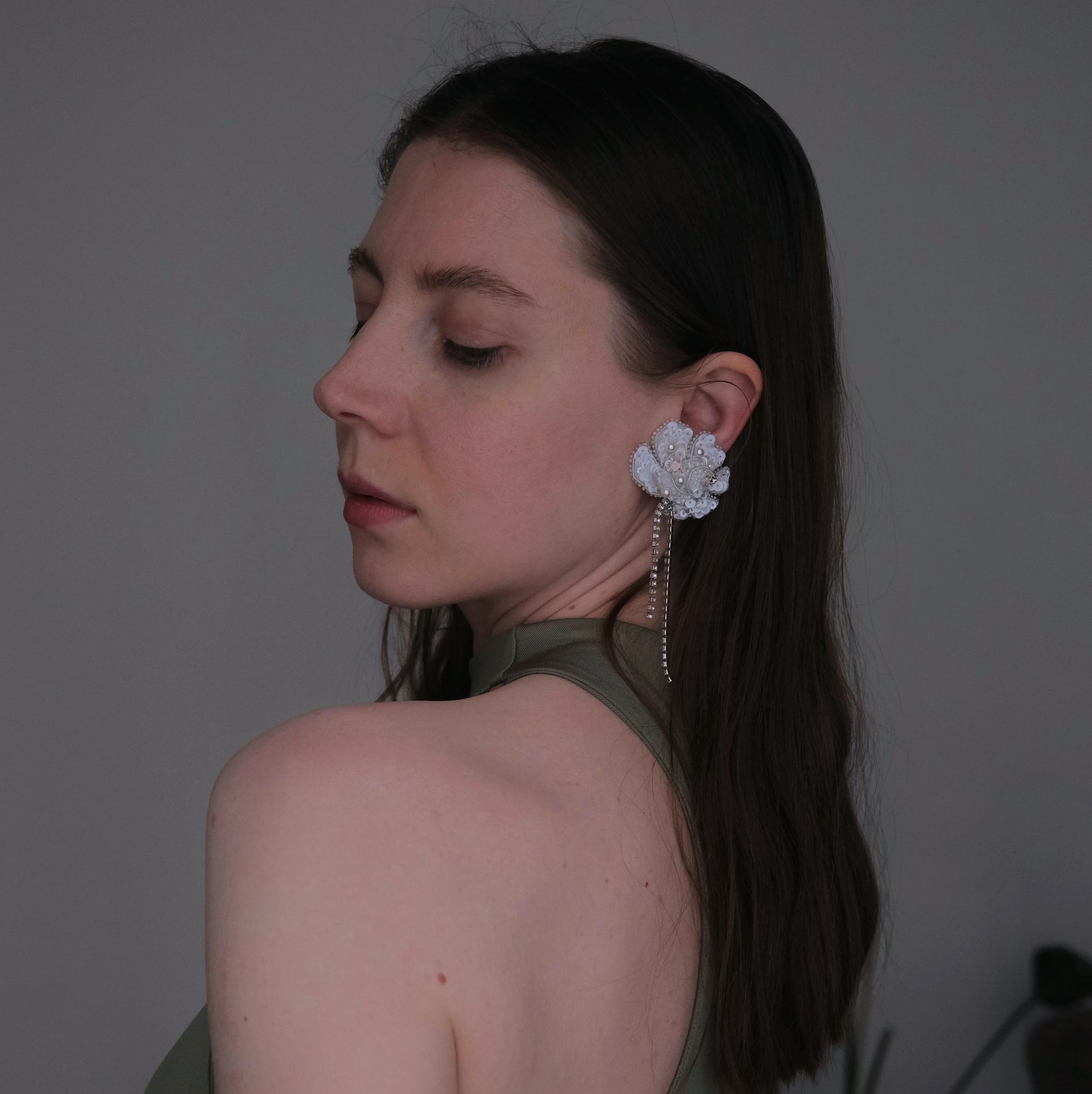 моноклипса "Пион"