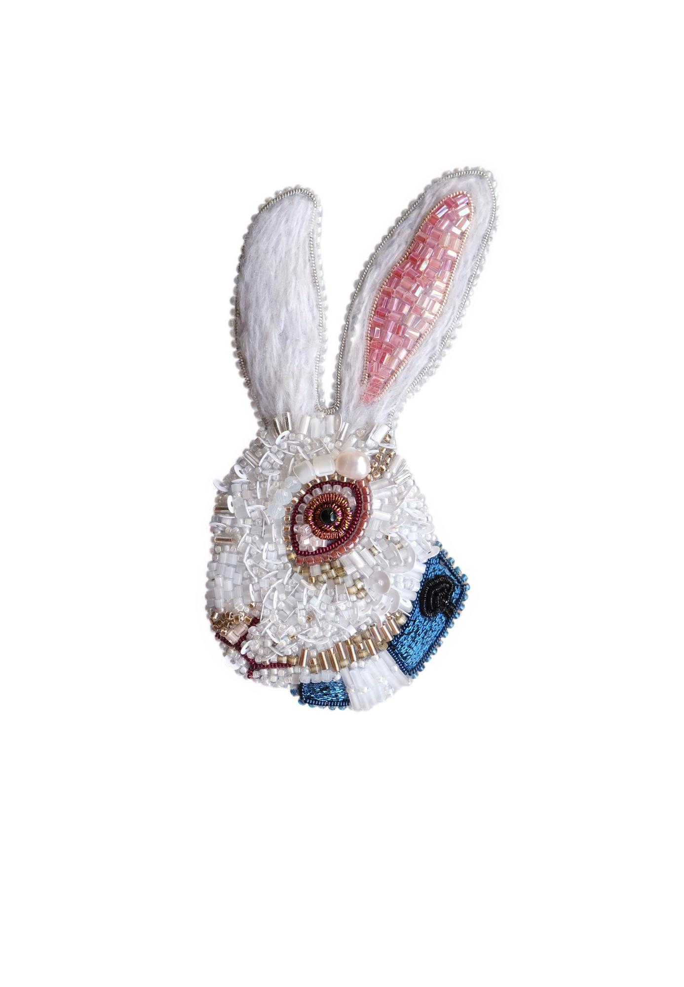 брошь "Белый кролик"