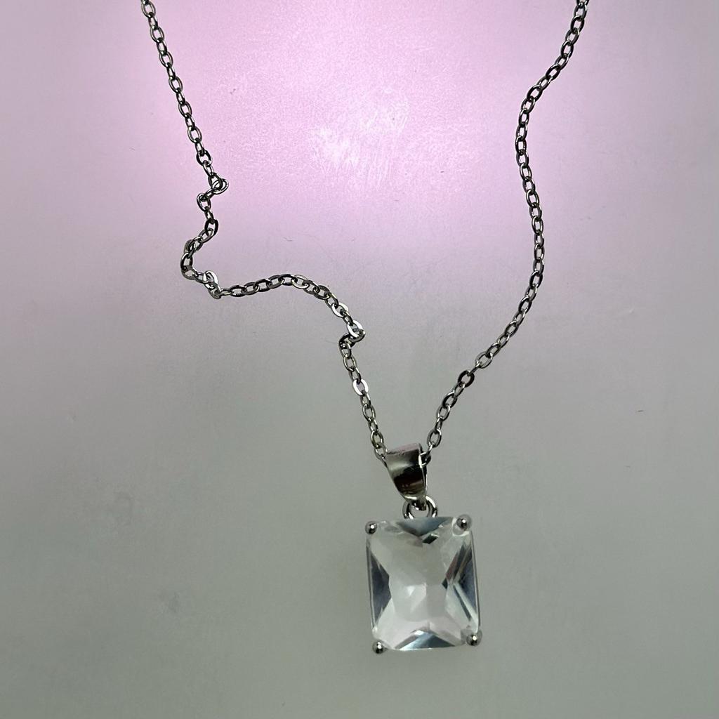 Кулон на цепочке с фианитом