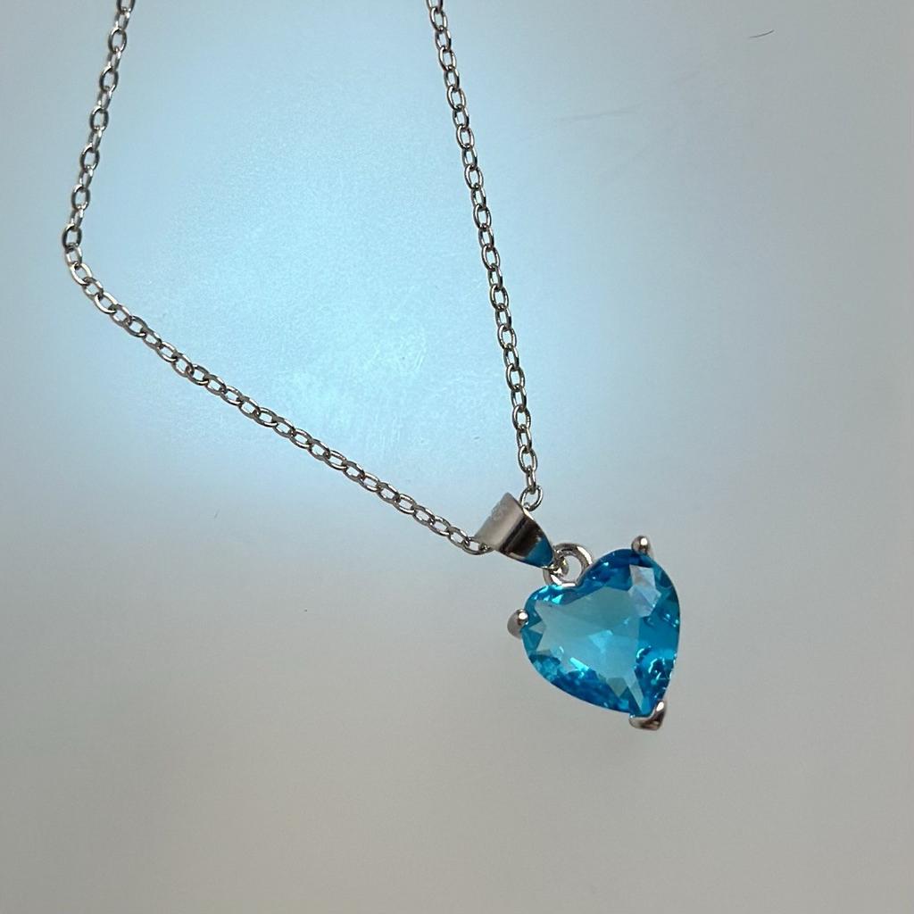 Кулон на цепочке "Сердца" голубой