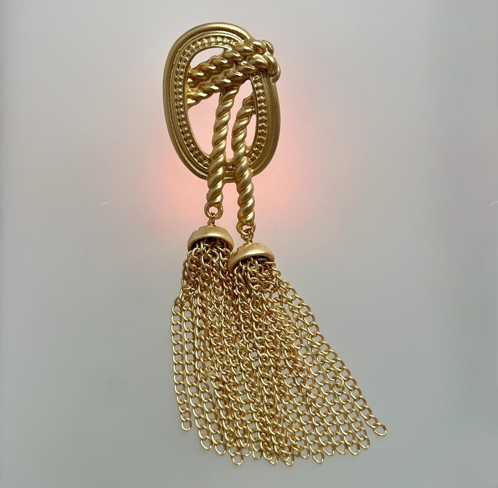 Брошь "Десница"