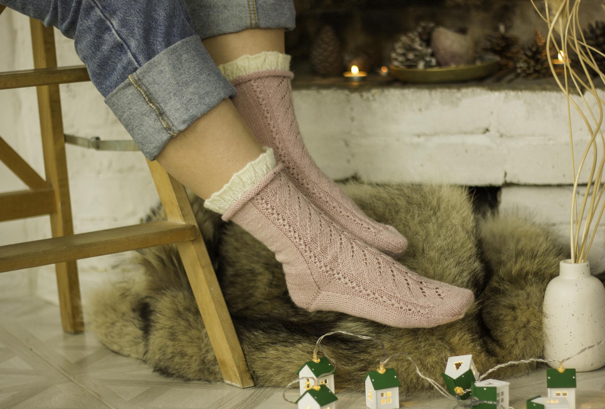 Наш телеграм Приглашаю в нашу дружную компанию. Все новинки: новые описания, совместники, скидки, пряжа ручного окрашивания. А в закрепе инструкция к вязанию носочков на фото