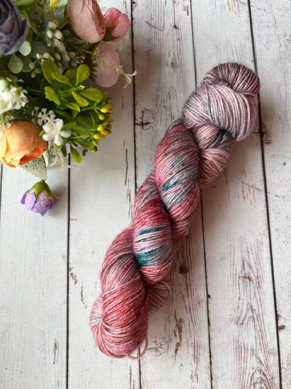 Пряжа носочная ручного окрашивания. Пепел розы батик. Цвет 1