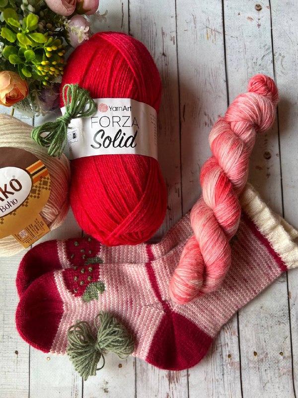 Набор для вязания носочков "ЯГОДКИ" Цвет 2