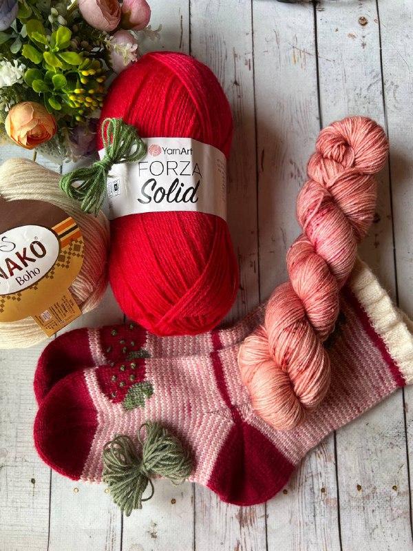 Набор для вязания носочков "ЯГОДКИ" Цвет 4