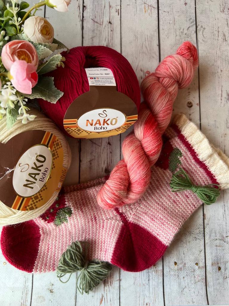 Набор для вязания носочков "ЯГОДКИ" Цвет 6