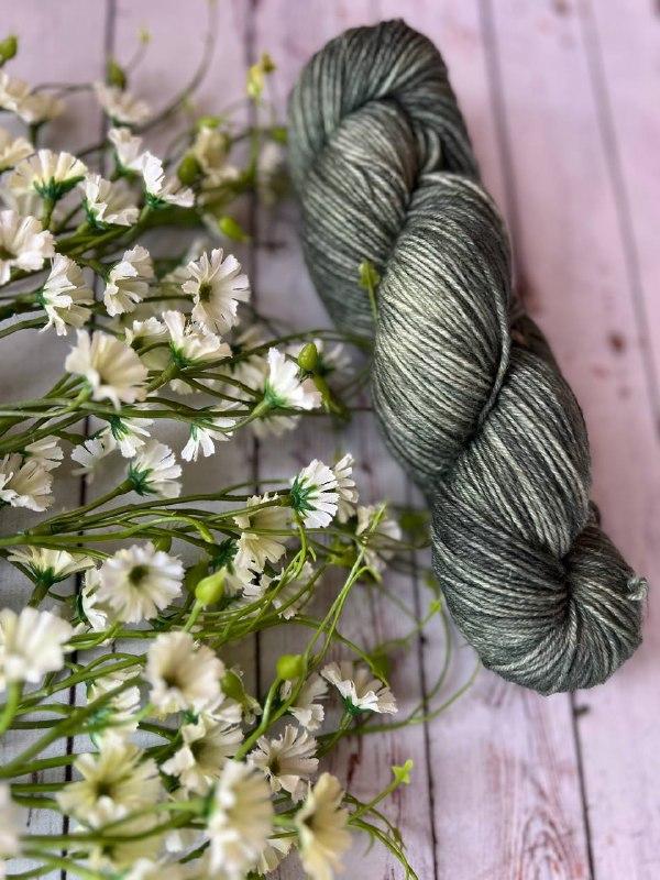 Пряжа носочная ручного окрашивания. Серия Осень 24. Цвет Хвоя