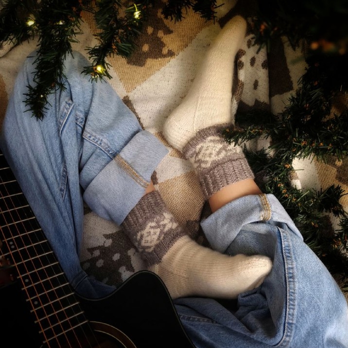 Носочки "Алатырь" с жаккардом - инструкция + совместник.