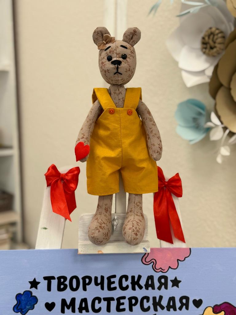 Набор для самостоятельного пошива "Мишка в комбинизоне"