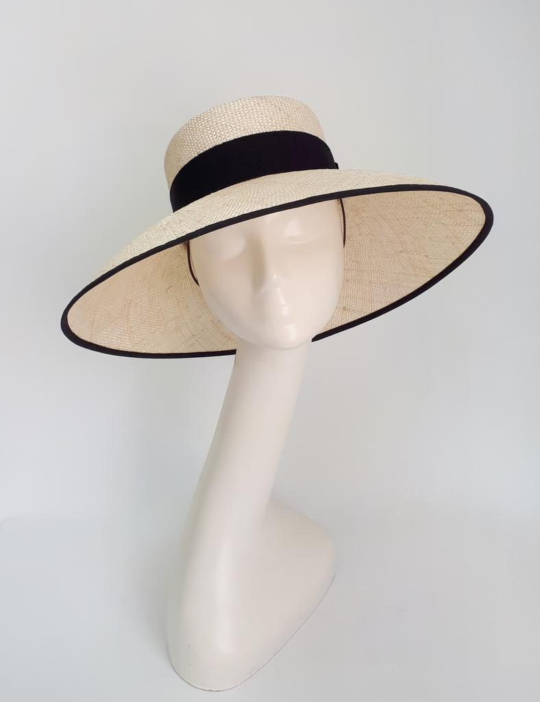 Соломенная шляпа "Незнакомка"