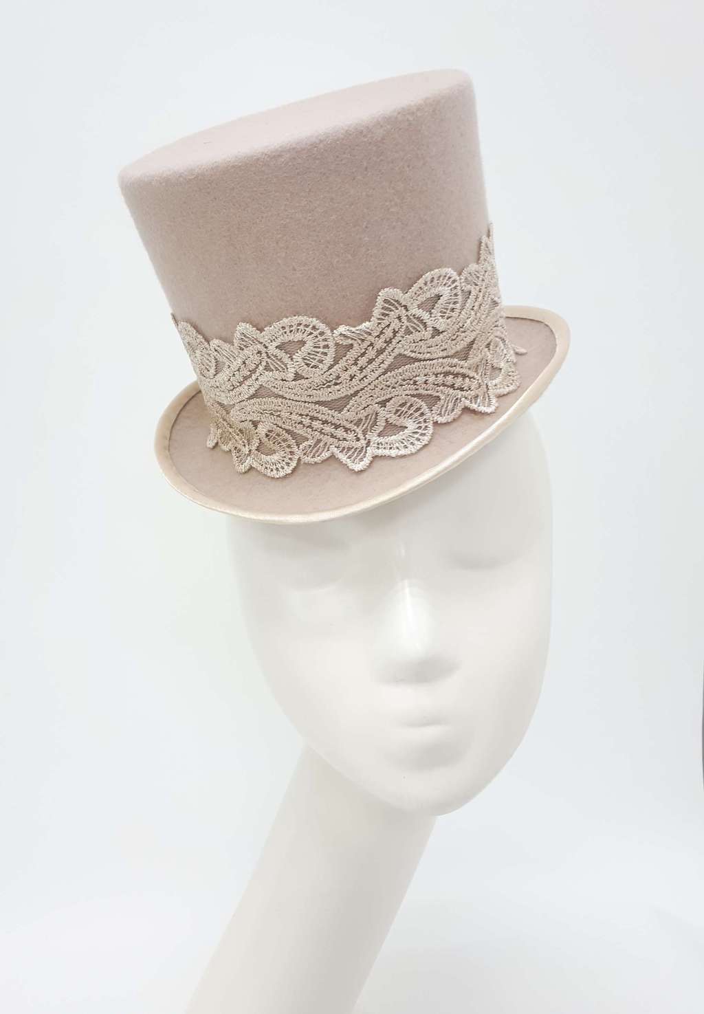 Цилиндрик "Кабаре". Цвет золотисто-бежевый