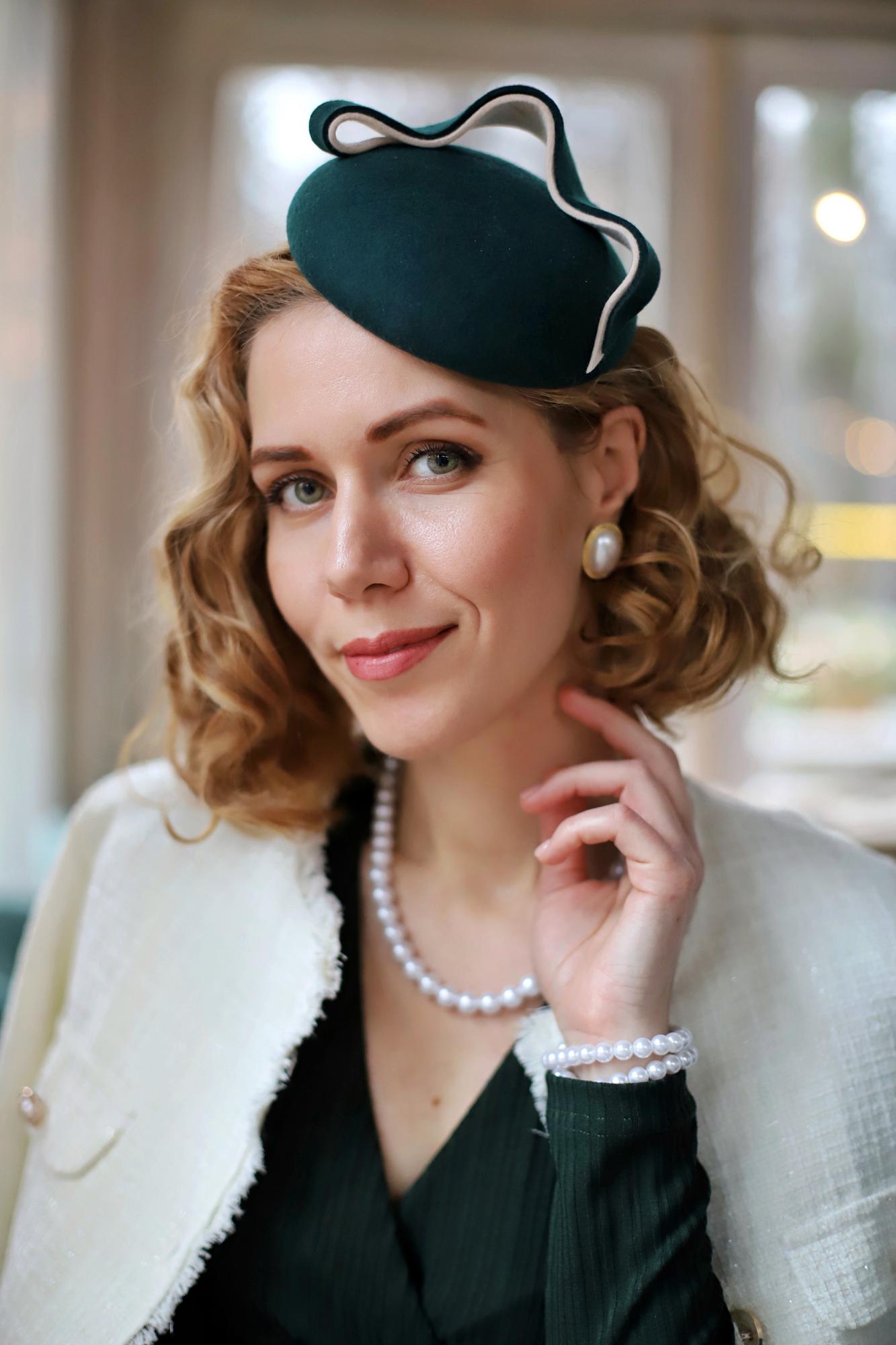 Шляпка-таблетка "Волна". Цвет темно-зеленый\кремовый