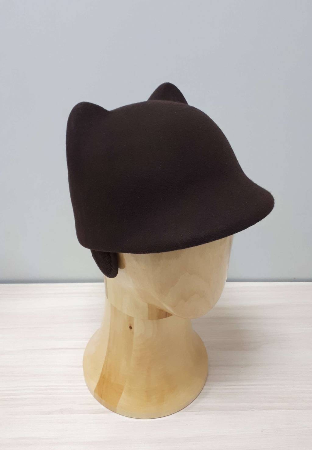 Жокейка с ушками утепленная. Цвет темный шоколад.