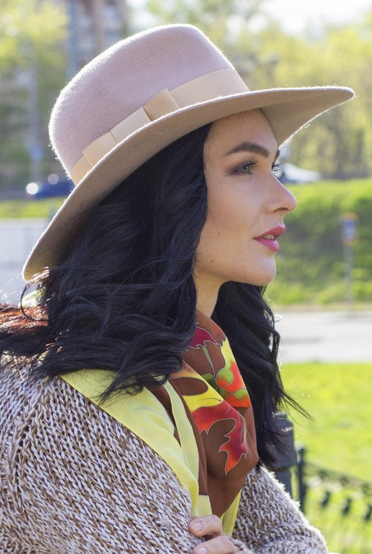 Шляпа Федора с широкими полями. Цвет светло-бежевый