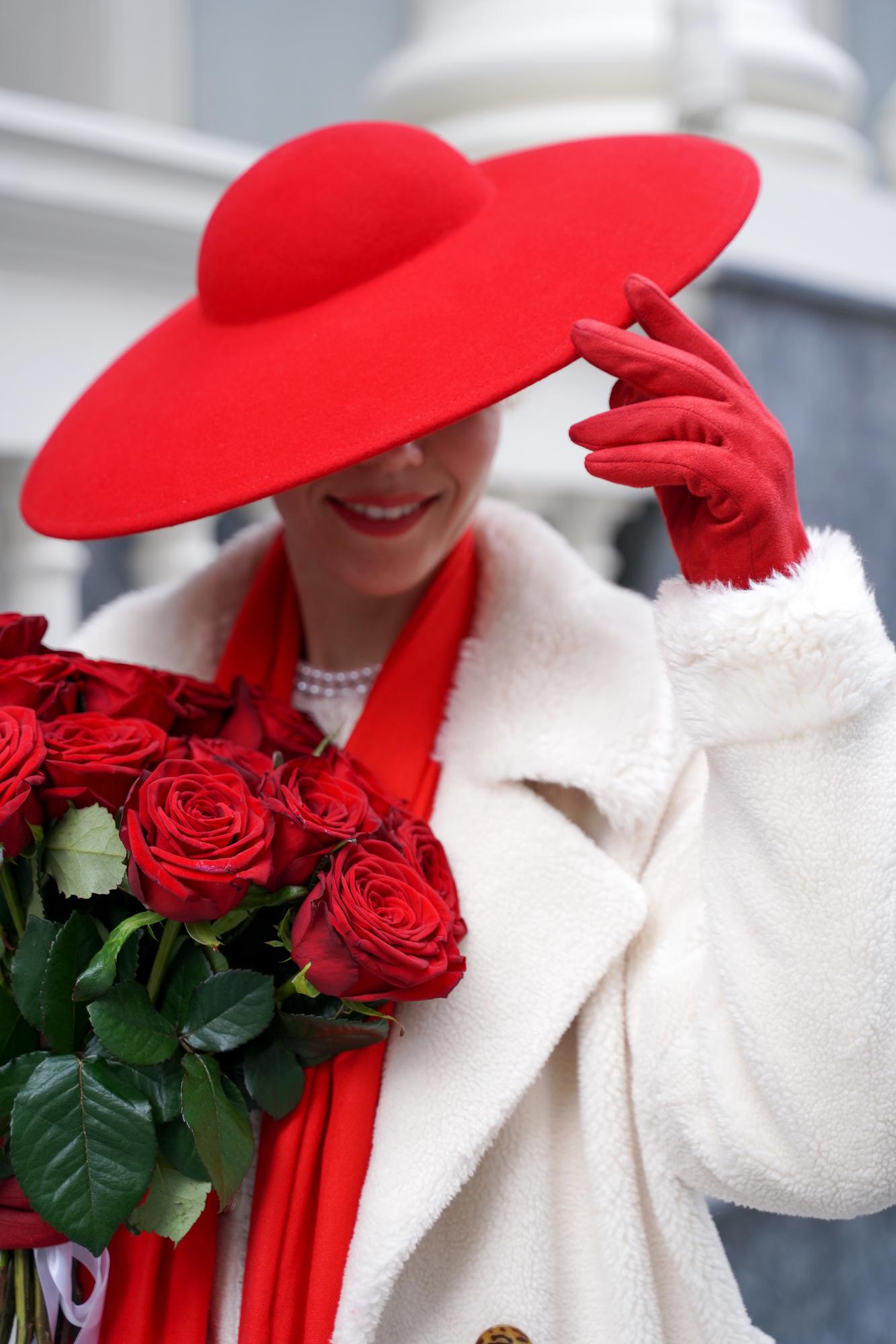 Широкополая шляпа в стиле Диор