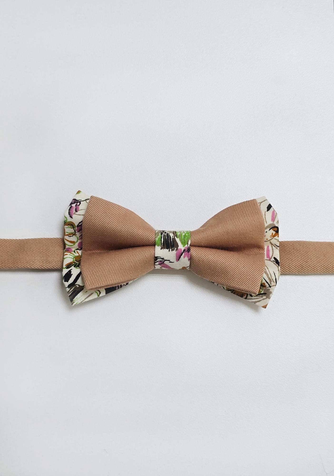 Галстук-бабочка Flowers Camel