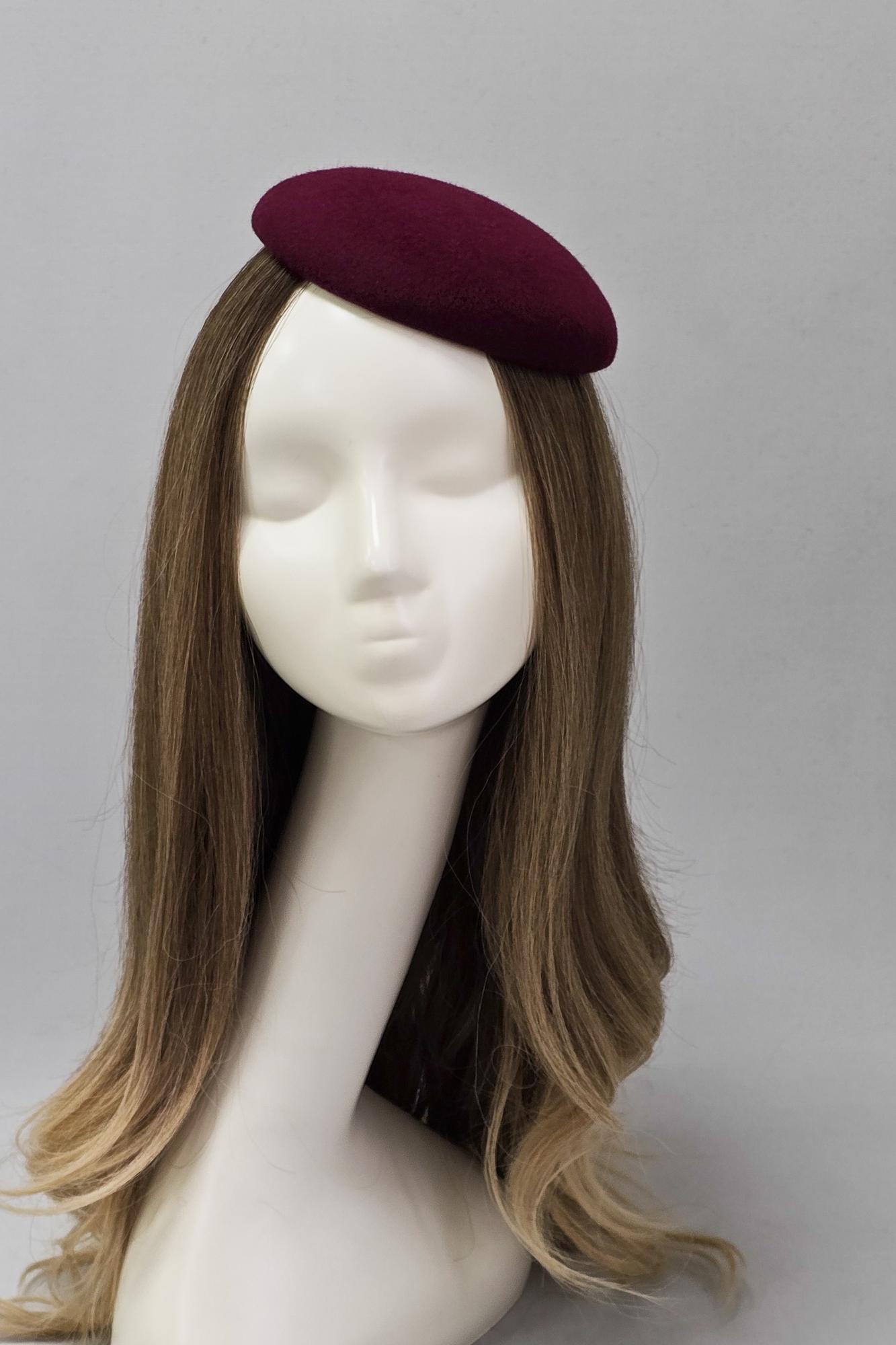 Шляпка-таблетка. Цвет винный.