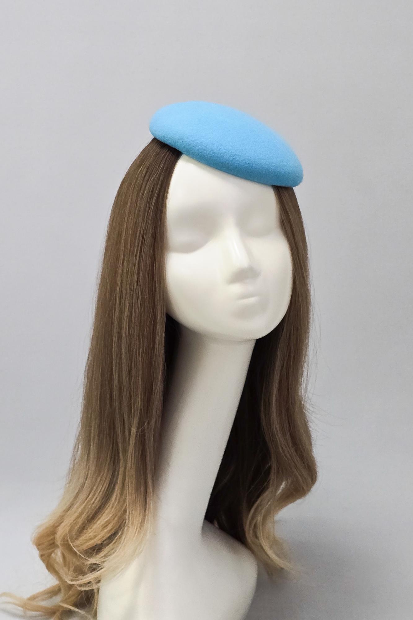 Шляпка-таблетка. Цвет небесно-голубой