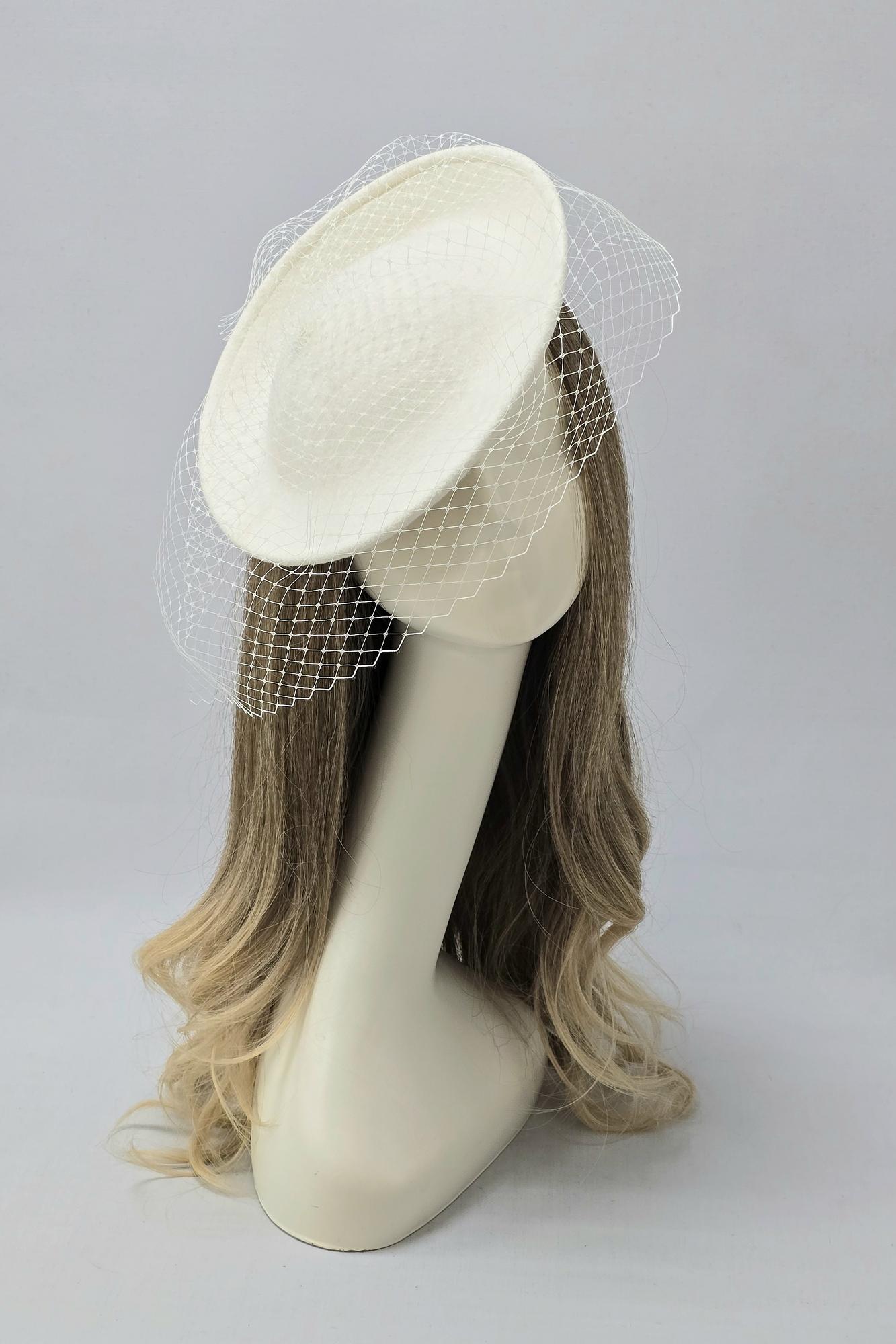 Шляпа Катрин с вуалью. Цвет молочный