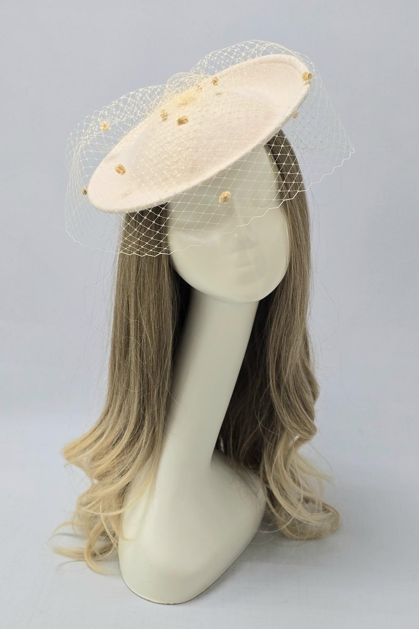 Шляпа Катрин с вуалью. Цвет кремовый