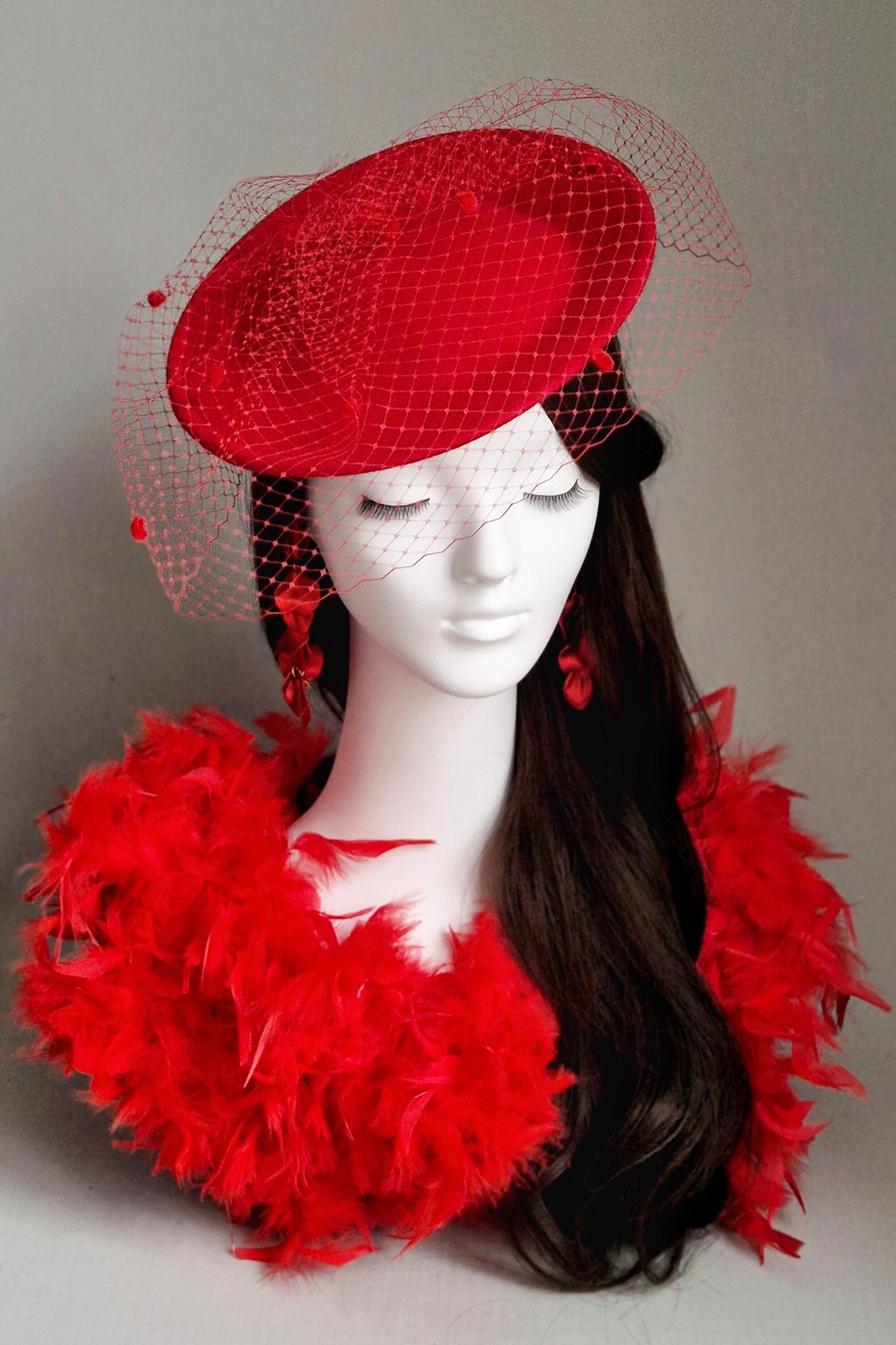Шляпа Катрин с вуалью. Цвет красный