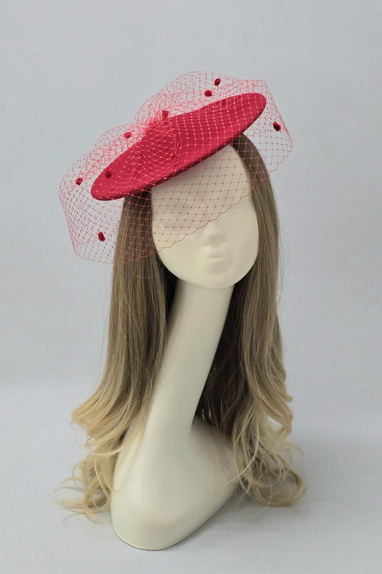 Шляпа Катрин с вуалью. Цвет красный