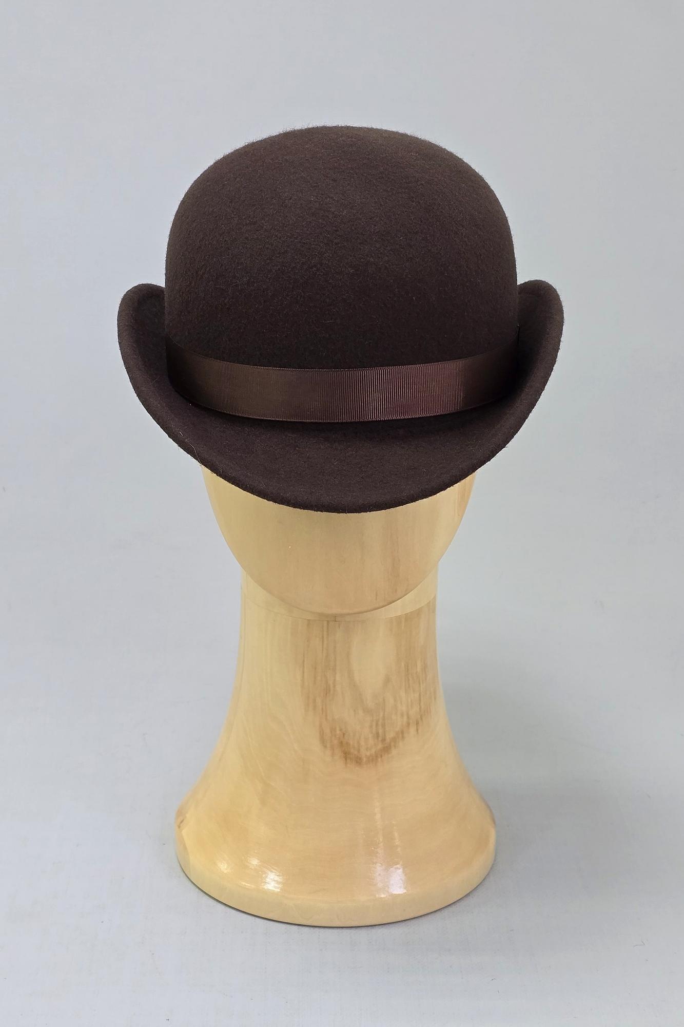 Шляпа котелок коричневая